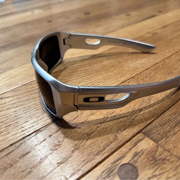 Oakley Fuel Cell Sunglasses Silver Frame Blue Iridium Polarized Lenses USA Made - Picture 3 of 5